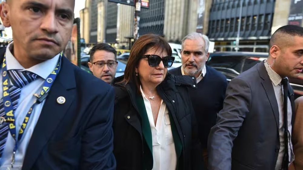 Patricia Bullrich no estuvo presente en la reunión del PRO, pero habló con la prensa en un bar del barrio del Abasto cercano al cónclave