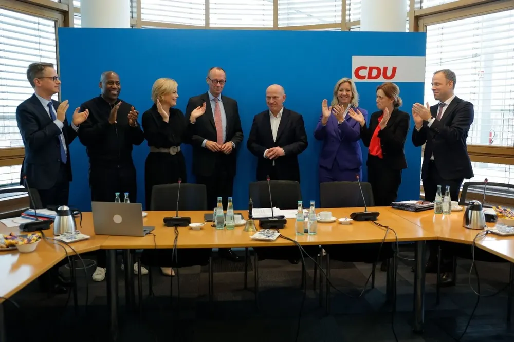 El SPD no solo fue derrotado por la CDU, sino que cayó al tercer puesto, aventajado también por el partido liberal de centroizquierda Los Verdes.