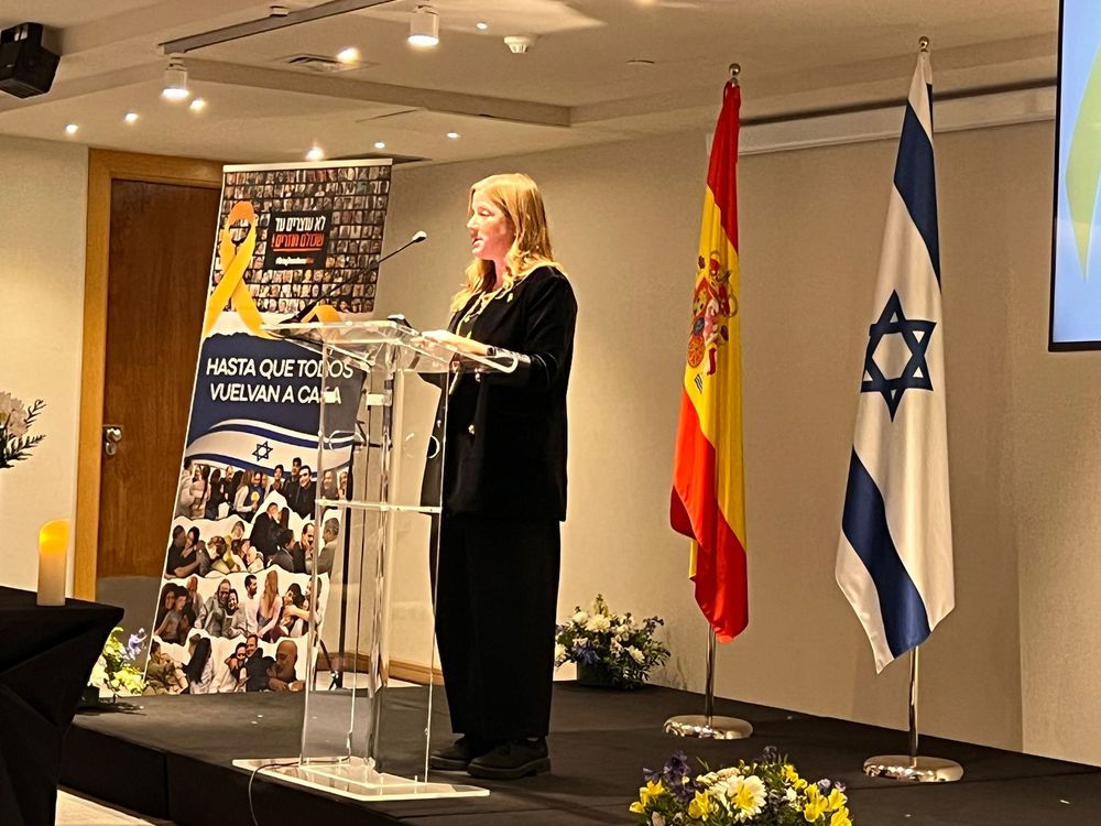 Dana Erlich, Encargada de Negocios de Israel, en el acto de homenaje en Madrid a las víctimas del 7 de octubre de 2023.