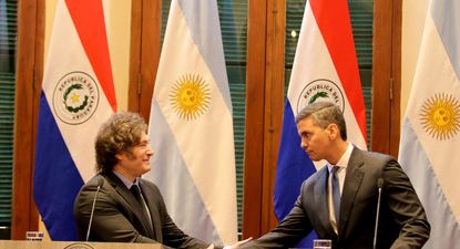Javier Milei visitó al presidente Santiago Peña en Paraguay y destacó la cooperación entre ambos países
