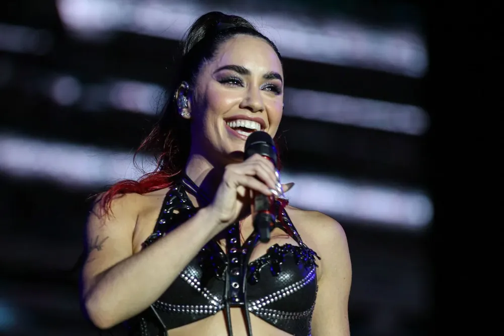 Lali se presentó en España
