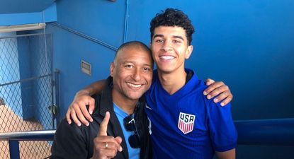 Marcelo Romero y su hijo Manuel con la selección de Estados Unidos
