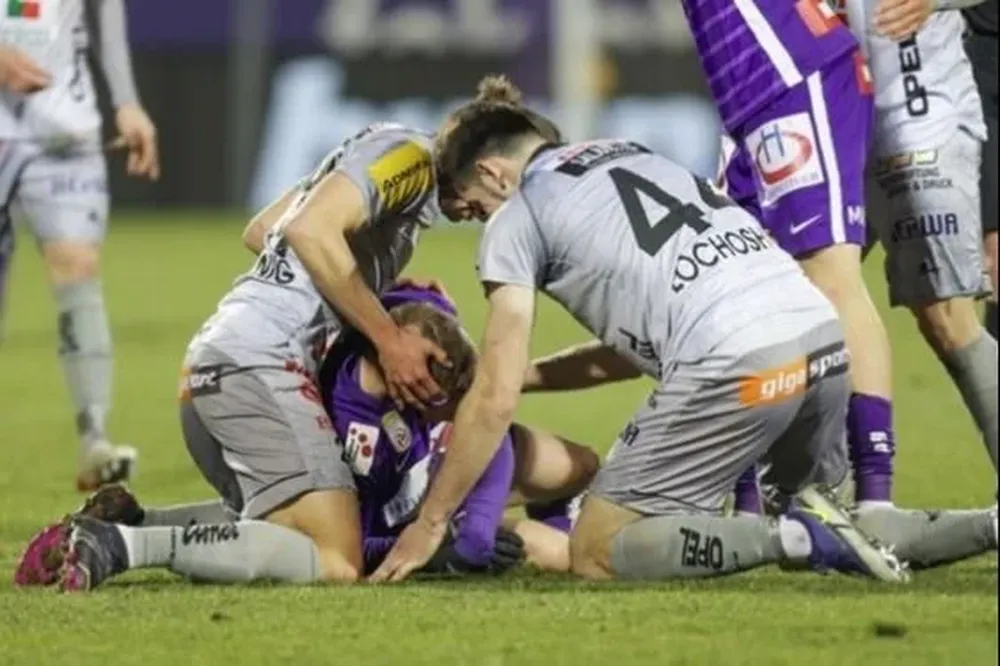 El juego estaba en otro lado, pero Lochoshvili reaccionó a tiempo