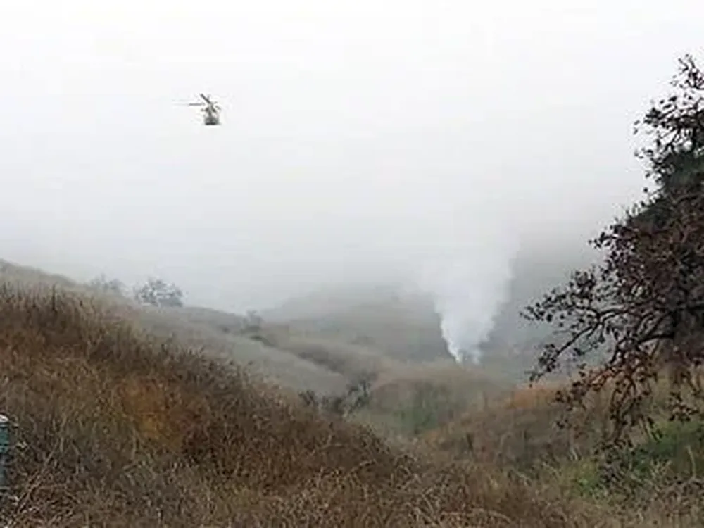 Un helicóptero sobrevuela la zona del accidente