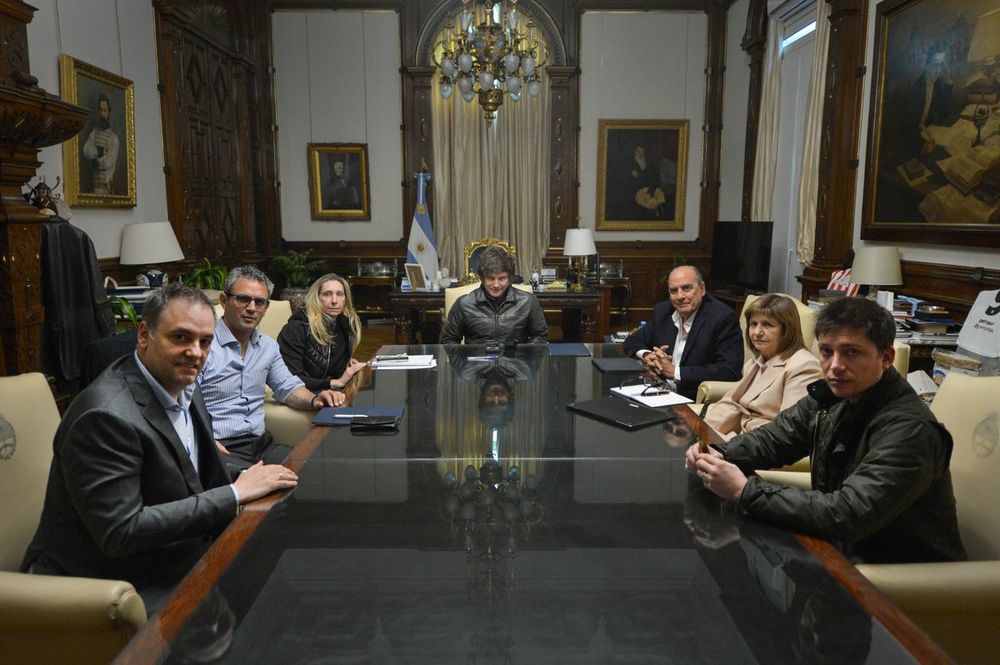 Mesa Javier Milei LLA