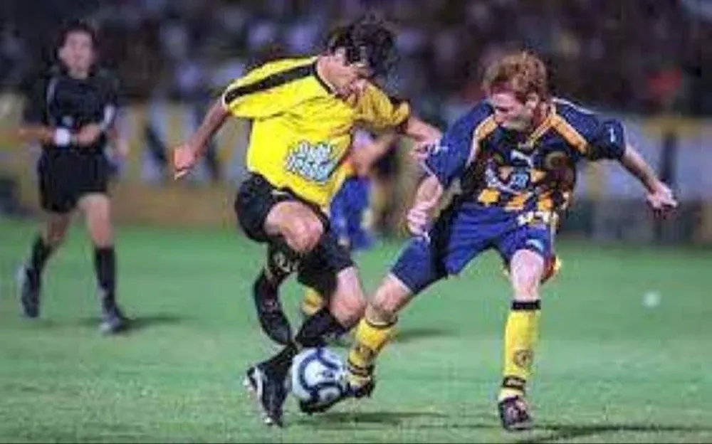 Antonio Pacheco en su vuelta a Peñarol y en el primer partido de Diego Aguirre en el club, ante Rosario Central en enero de 2003