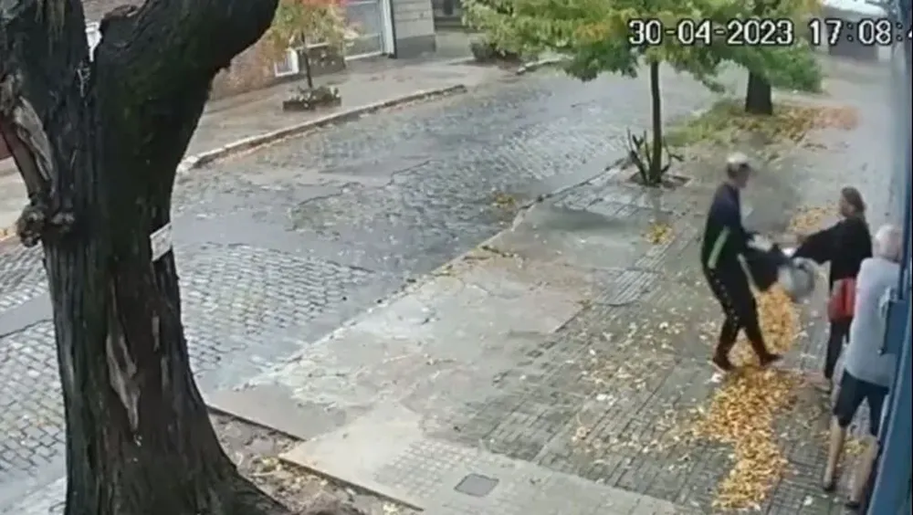 Momento en el que Milo es robado en Jacinto Vera