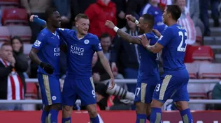 Jamie Vardy y sus compañeros celebran otra victoria de Leicester
