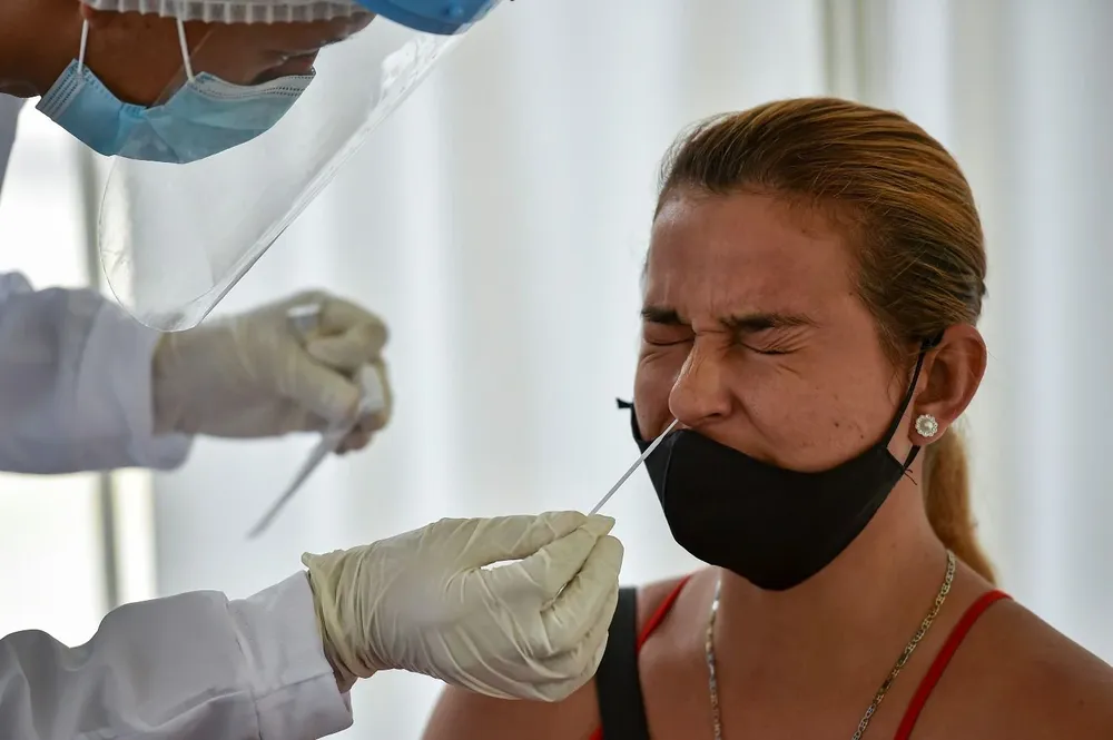 El hisopado es el método utilizado para detectar el coronavirus