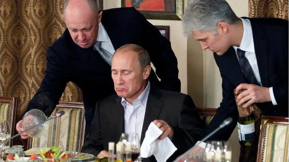 Yevgeny Prigozhin, a la izquierda, es conocido como el chef de Vladimir Putin
