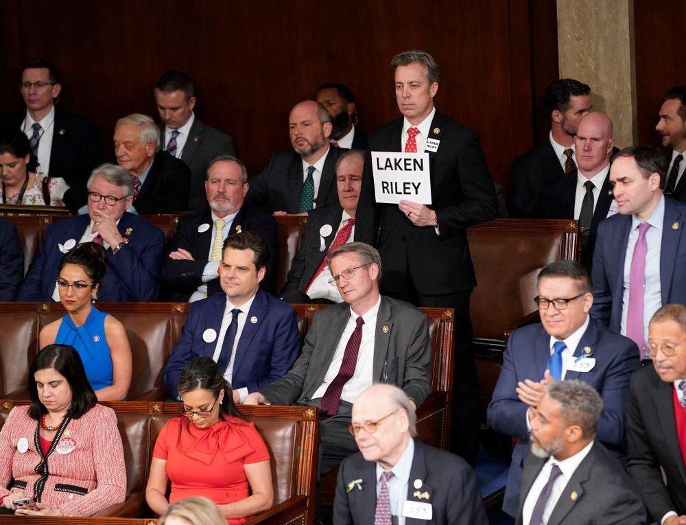 Quienes defienden la ley creen que reducirá la criminalidad y protegerá a los ciudadanos.