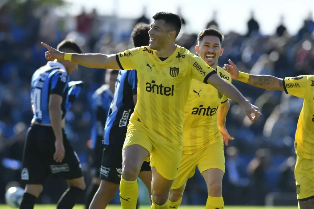 Peñarol jugará doble competencia