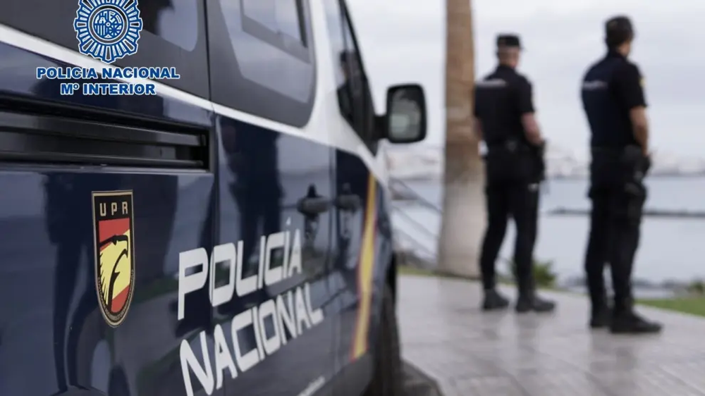 Dos agentes de la Policía Nacional, en Las Palmas de Gran Canaria