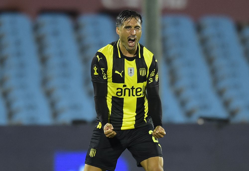 Jaime Báez festeja su gol ante Cerro Largo
