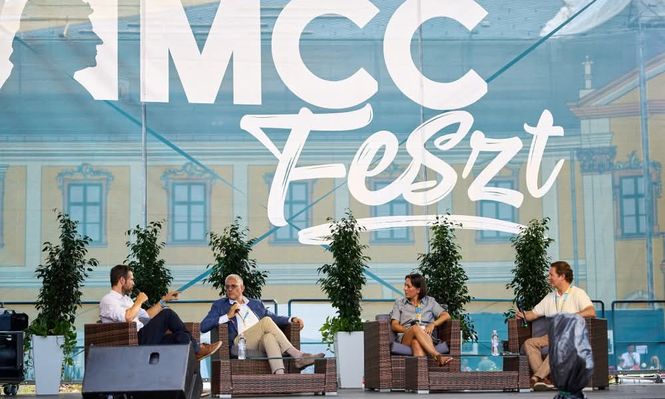 Debate en el MCC Feszt, escenario de los líderes y activistas de la derecha global en Hungría.