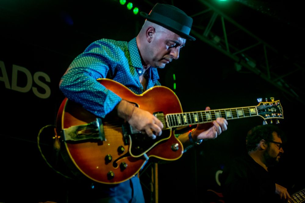 El guitarrista italiano Alessio Menconi y la MVD Big Band cerrarán el Festival de Jazz de Montevideo el próximo sábado