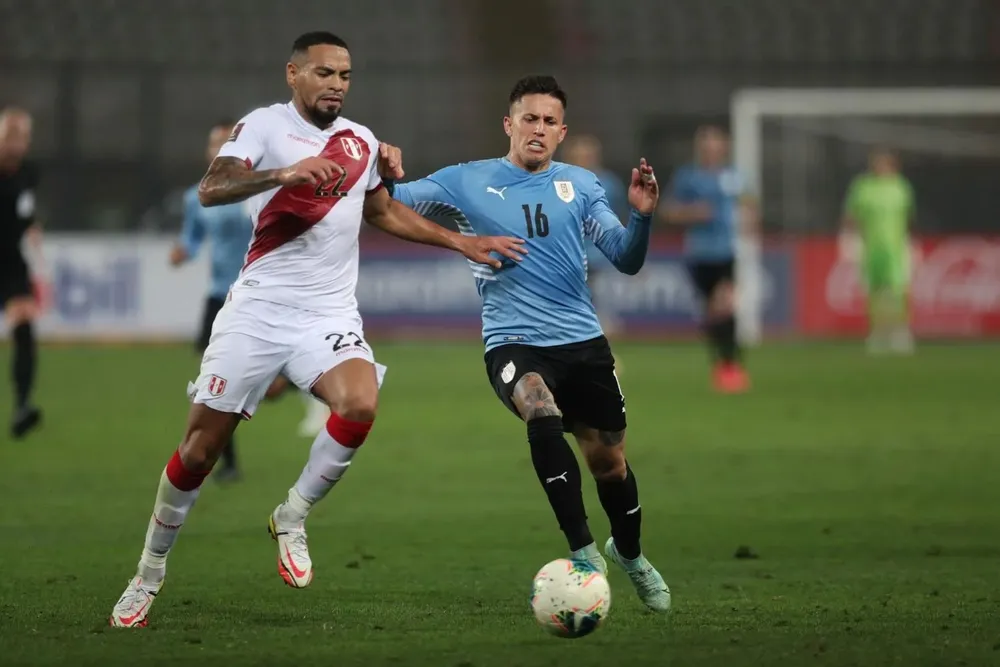 Brian Rodríguez marcado por Callens