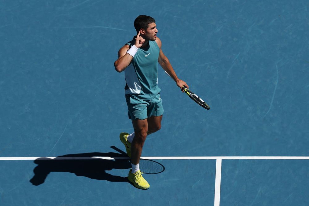 Carlos Alcaraz sigue volando en Australia.