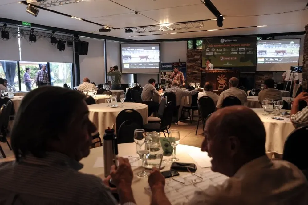 Intensa actividad en Plaza rural con buena participación en el Cottage y desde el exterior del mismo.