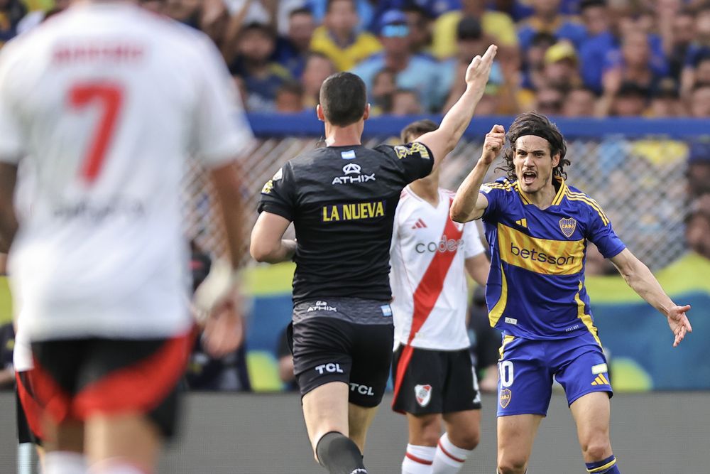 Edinson Cavani con Boca Juniors ante River Plate Edinson Cavani con Boca Juniors ante River Plate