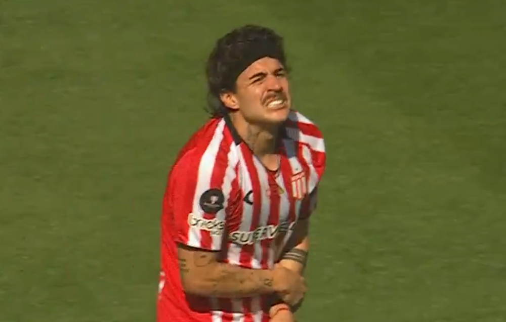 El dolor de Gabriel Neves tras lesionarse en el encuentro ante Rosario Central