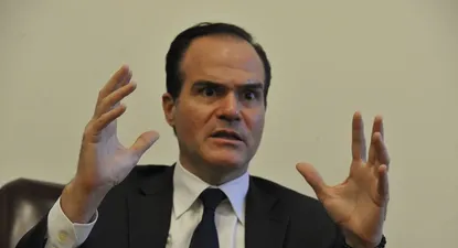 Claver-Carone no había cumplido ni la mitad de su mandato.