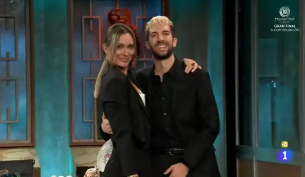 La tenista española Paula Badosa y David Broncano en La Revuelta.