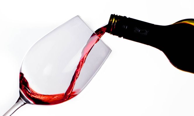 El vino español atraviesa un momento difícil. La imposición del arancel del 15% a las exportaciones a EE.UU. afectó al sector tenía a ese mercado como su segundo destino de ventas al exterior.