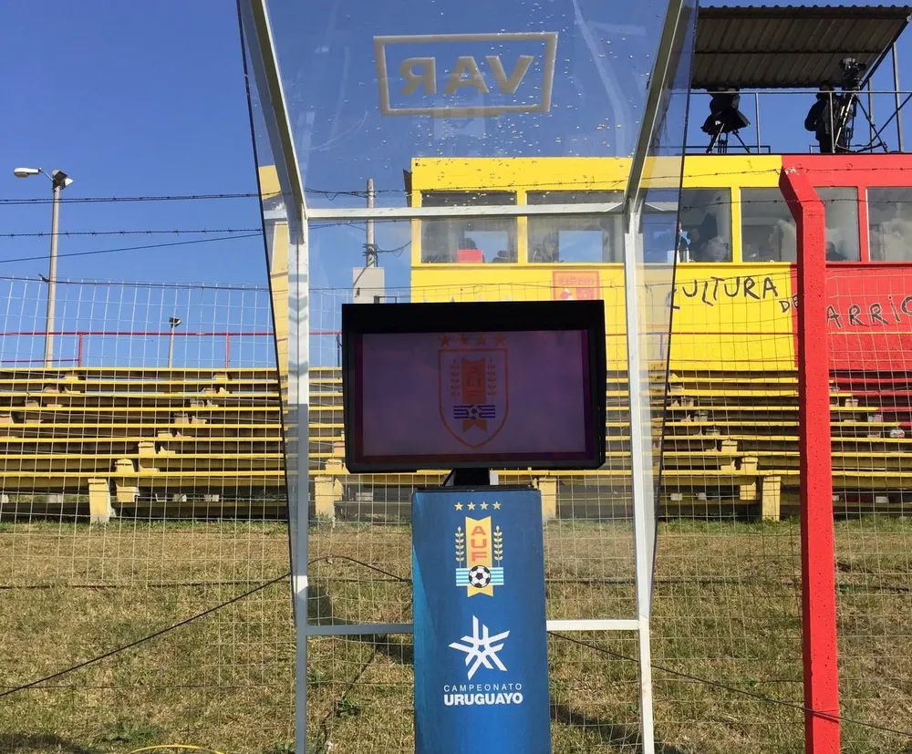 VAR en el Obdulio Varela