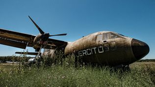 El avión Skyvan PA-51, utilizado en los vuelos de la muerte, y recuperado en 2023 es parte del documental Traslados.