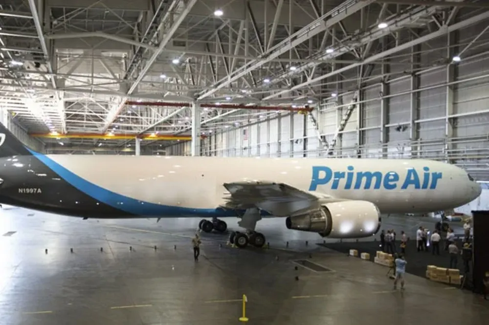 Amazon presenta el primer avión de su flota Prime Air