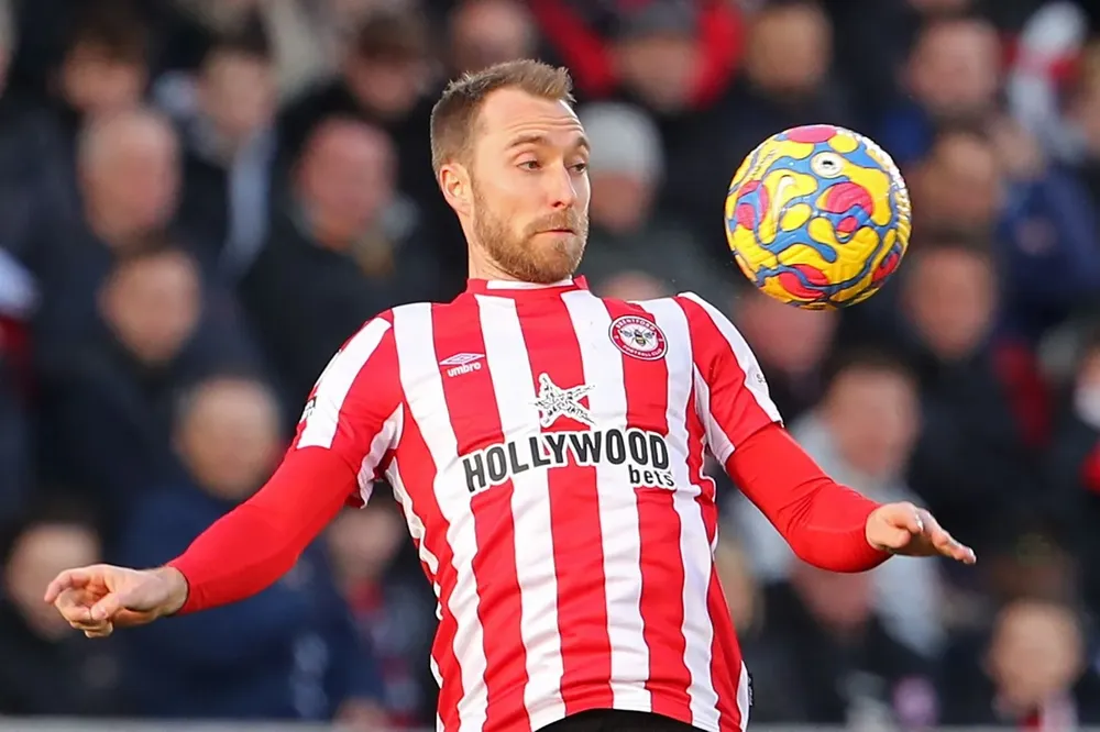 Eriksen con la camiseta del Brentford