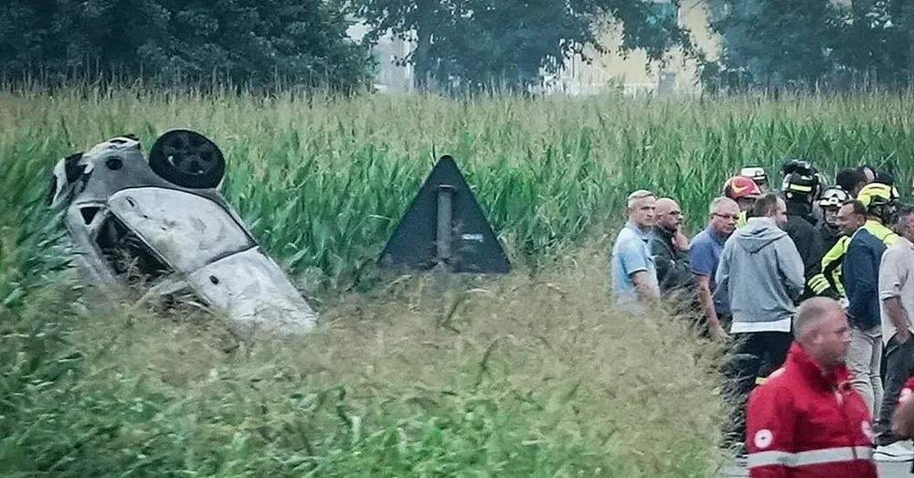 Niña de 5 años muere al estrellarse un avión de la Fuerza Aérea Italiana.