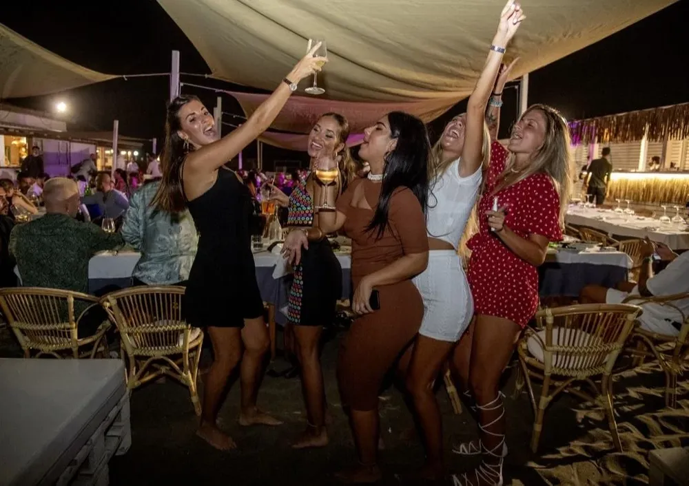 El gobierno piensa en un evento masivo al aire libre y sin tapabocas para personas vacunadas con dos dosis