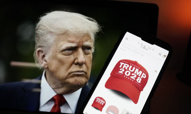 Trump 2028: los llamativos gorros que salieron a la venta online y que anticipan un desafío constitucional del presidente