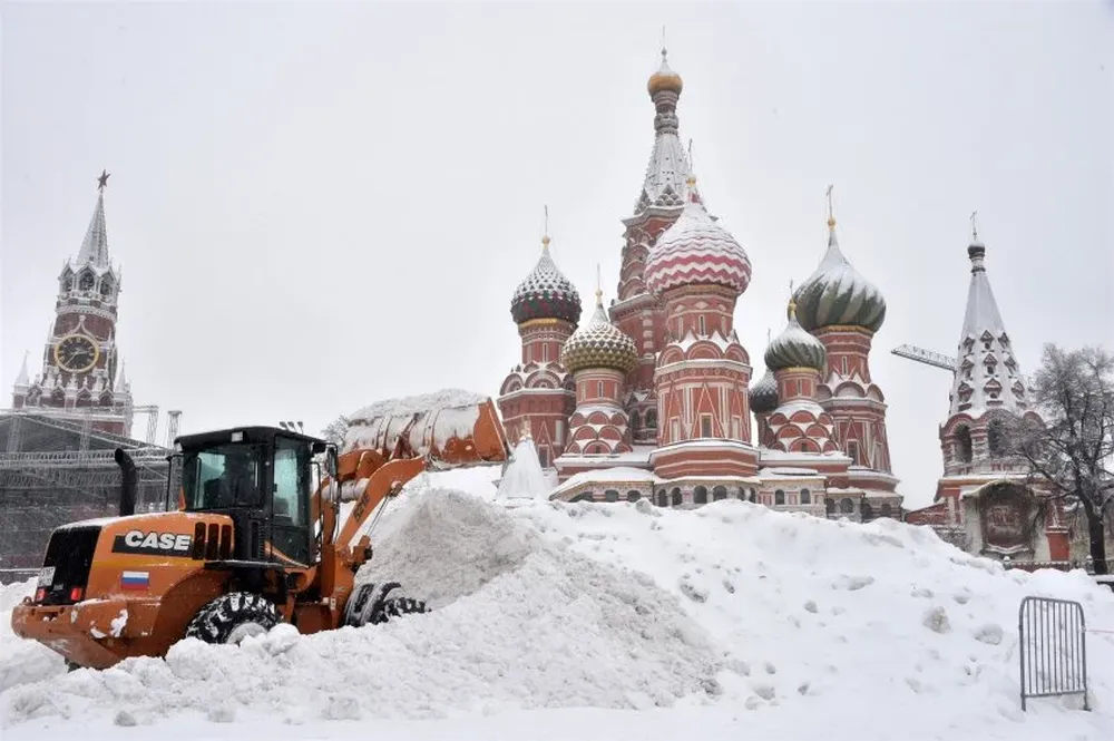 La Plaza Roja de Moscú, tapada por la nieve