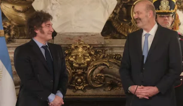 Sturzenegger apoyó la compra de insumos para Vaca Muerta a una empresa de India.