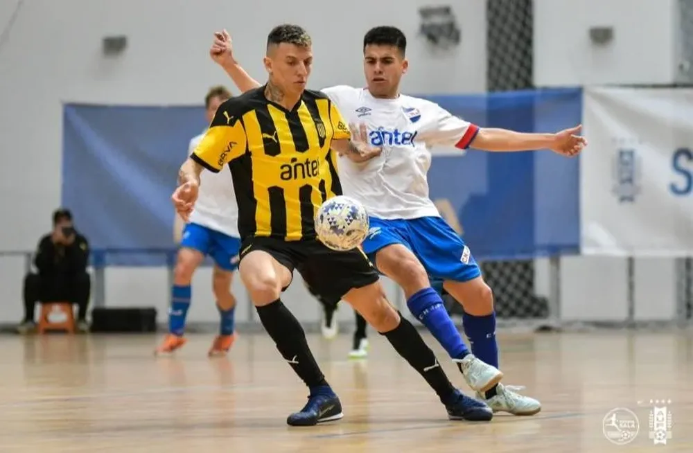 Nacional y Peñarol juegan un nuevo clásico de futsal