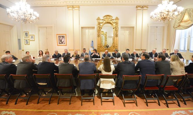 Javier Milei estuvo más de dos horas reunido con 20 gobernadores y explicó los próximos pasos de la administración de&nbsp; LLA.