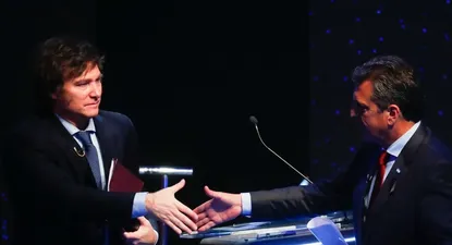 Javier Milei y Sergio Massa durante el último debate presidencial