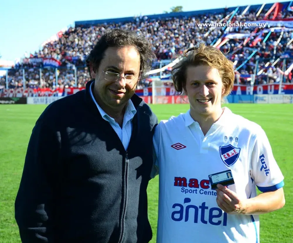 Claudio Puig (izquierda) en el Parque Central