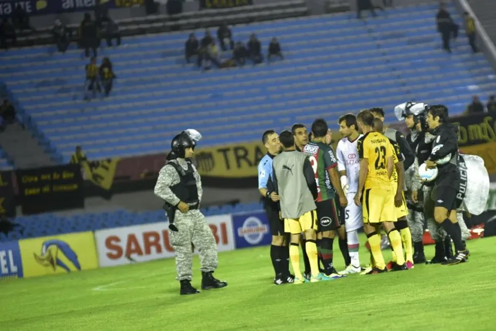 Rampla-Peñarol fue suspendido