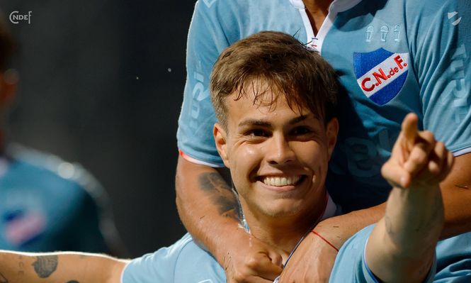 Jeremía Recoba y su festejo ante Progreso