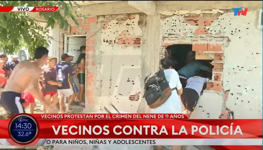 Los vecinos desvalijan la casa del sospechoso de haber matado a Máximo