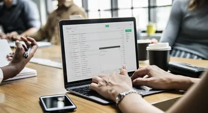 Cómo detectar a un impostor en la oficina