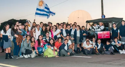 Pronto! invitó a alumnos del Jubilar al estreno de Maracaná