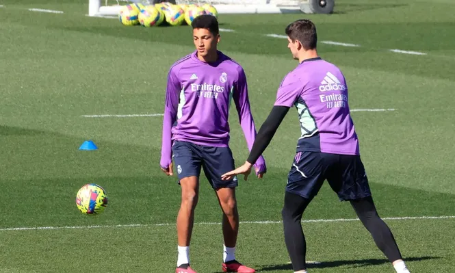 Álvaro Rodríguez y Thibaut Courtois