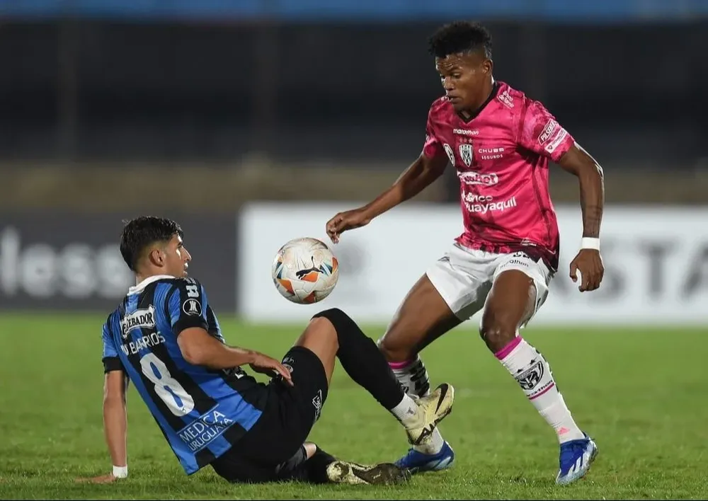 Alexander Bolaños (D) y Martín Barrios