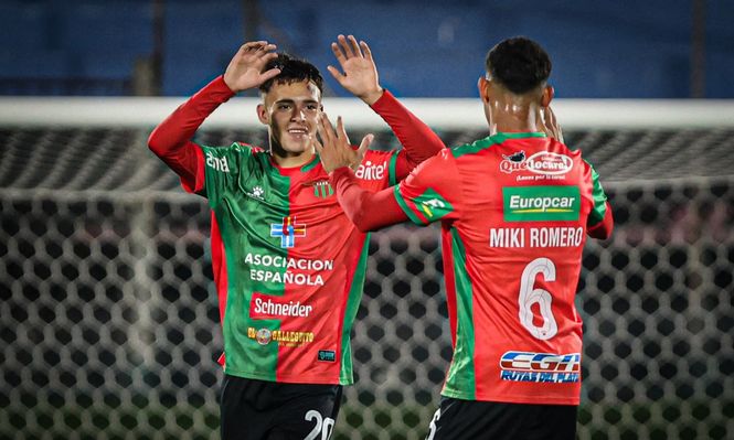 Marcelo Hornos celebra su gol, de Boston River por la Copa Sudamericana