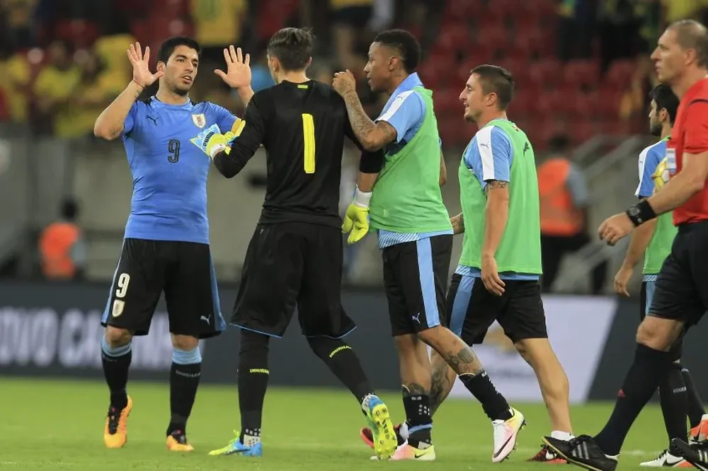 El festejo de Suárez en su regreso en Brasil